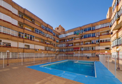 Apartment / flat - Resale - Torrevieja - Centro