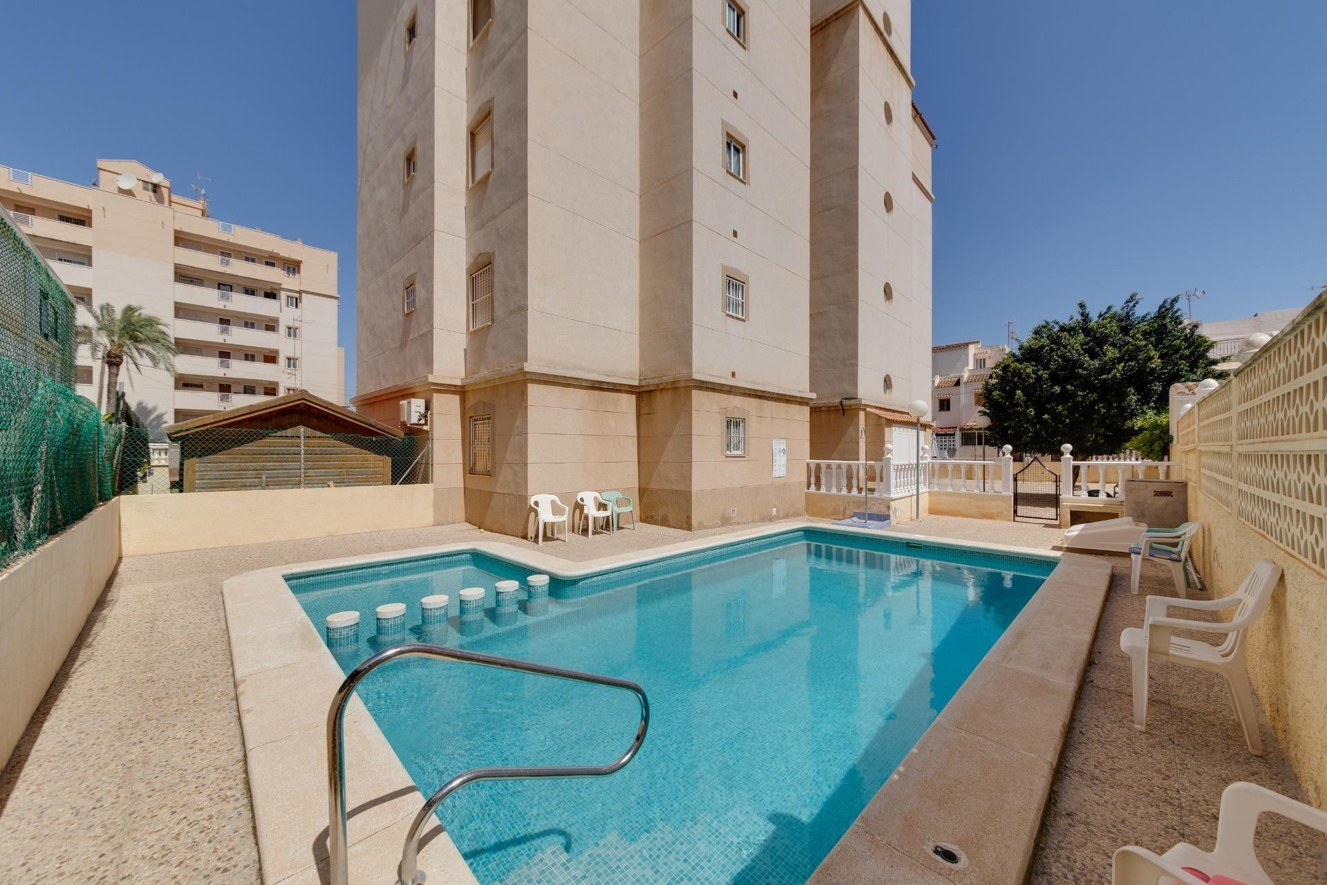 Resale - Apartment / flat - Torrevieja - Estacion de autobuses