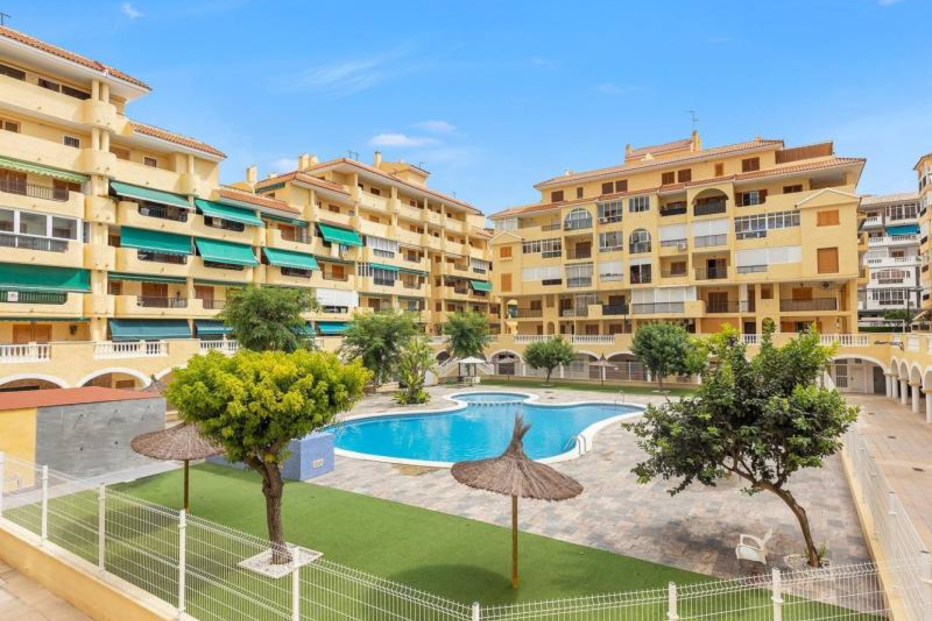 Resale - Apartment / flat - Torrevieja - La Mata