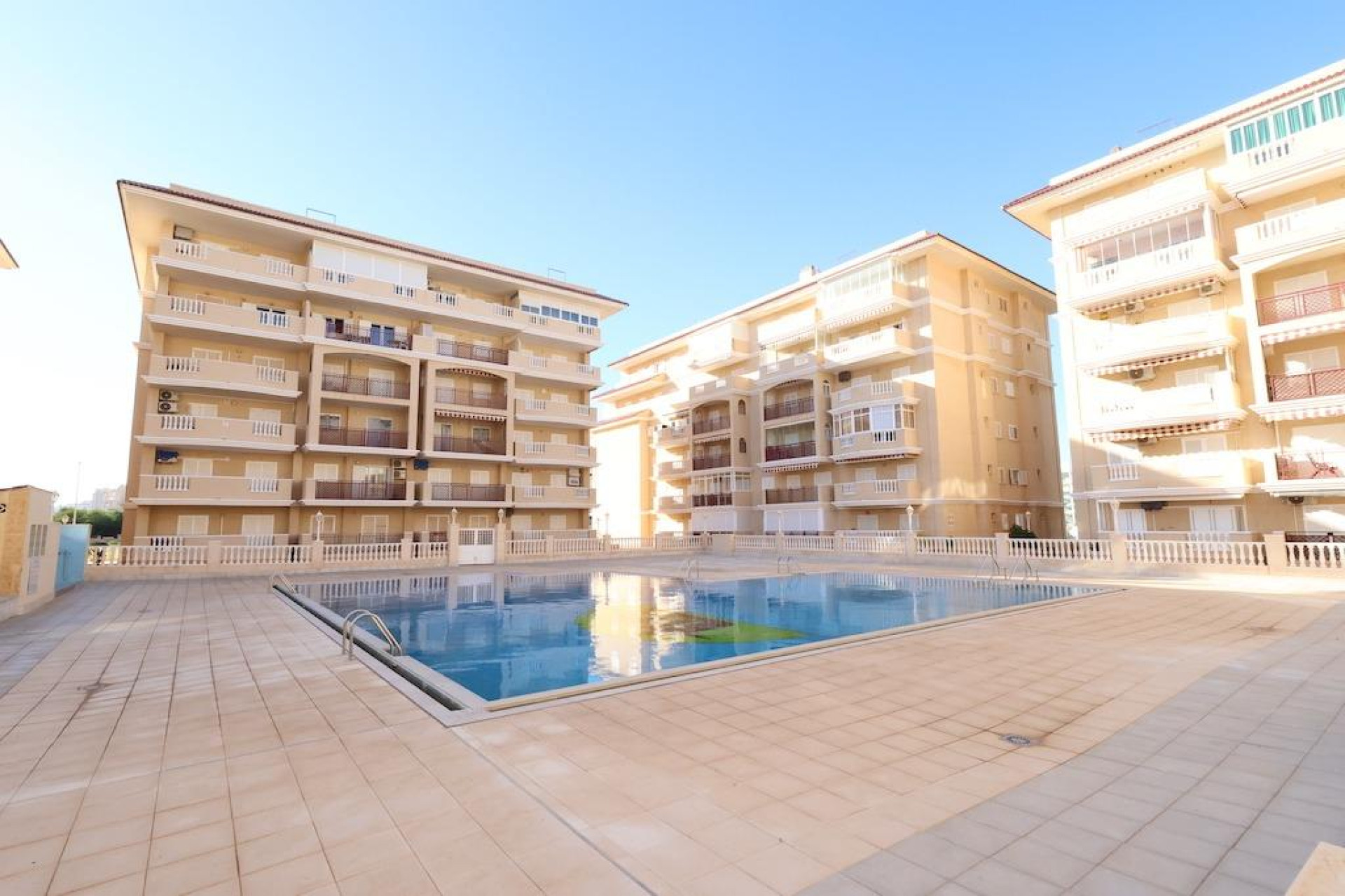 Resale - Apartment / flat - Torrevieja - La Mata