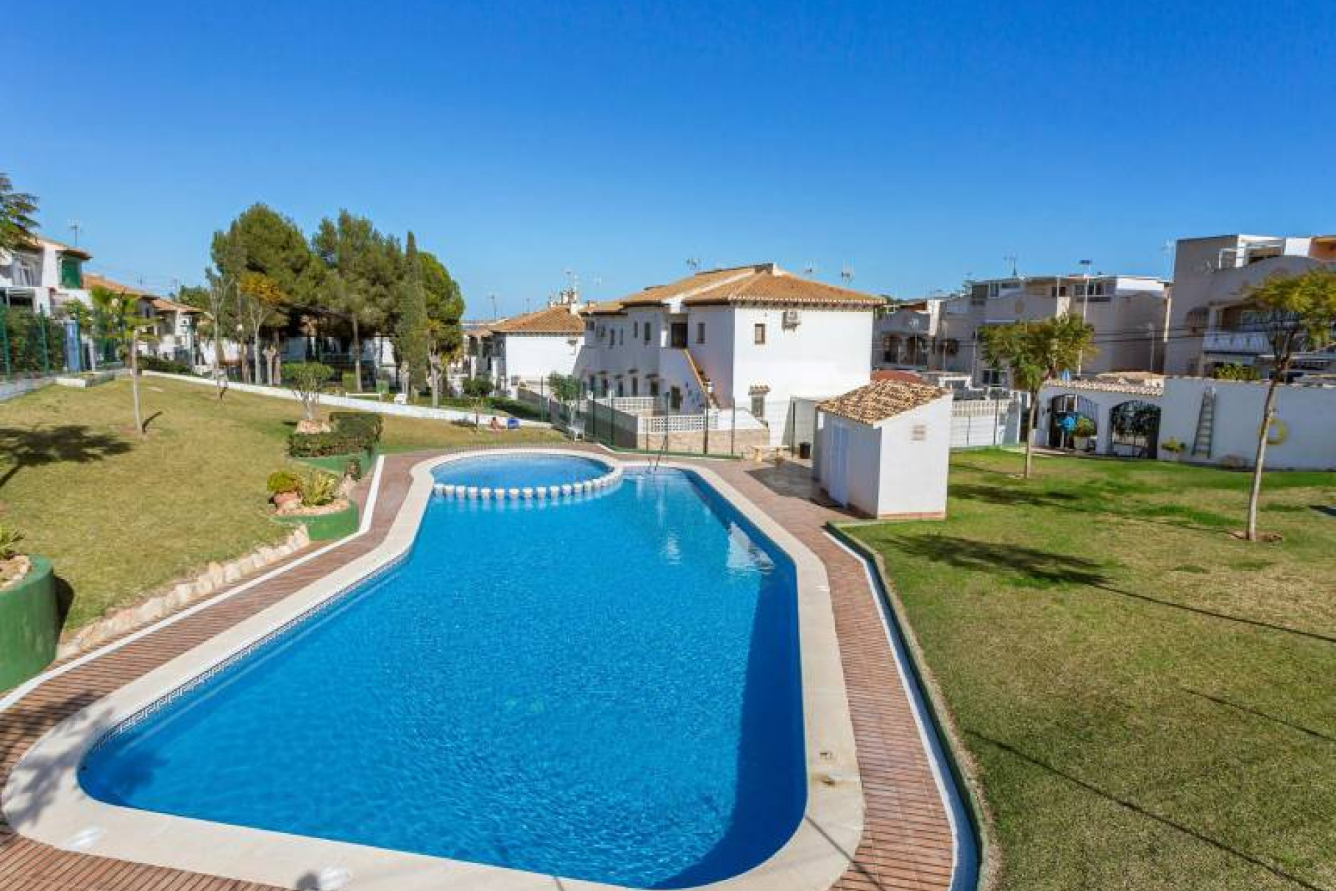 Resale - Apartment / flat - Torrevieja - Lago jardin