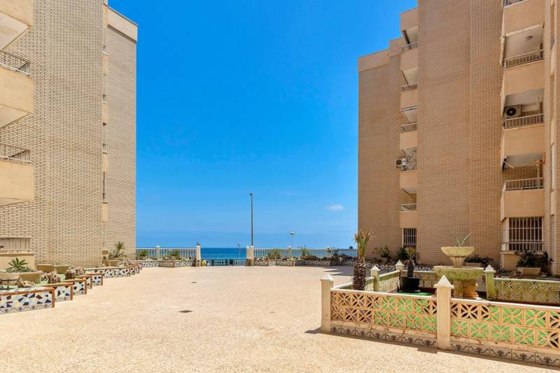 Resale - Apartment / flat - Torrevieja - Playa de los Locos