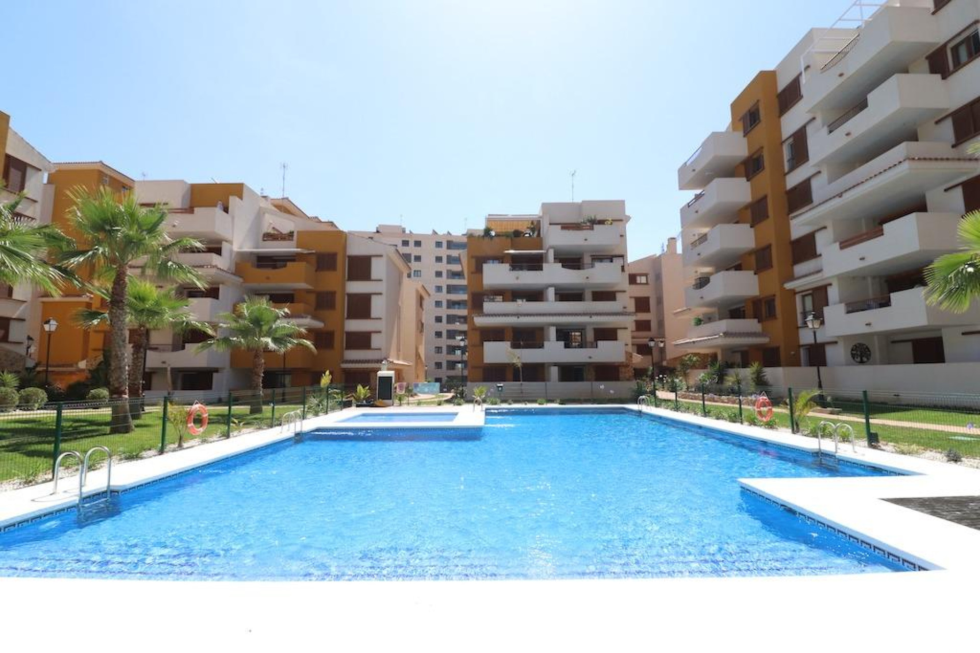 Resale - Apartment / flat - Torrevieja - Punta prima