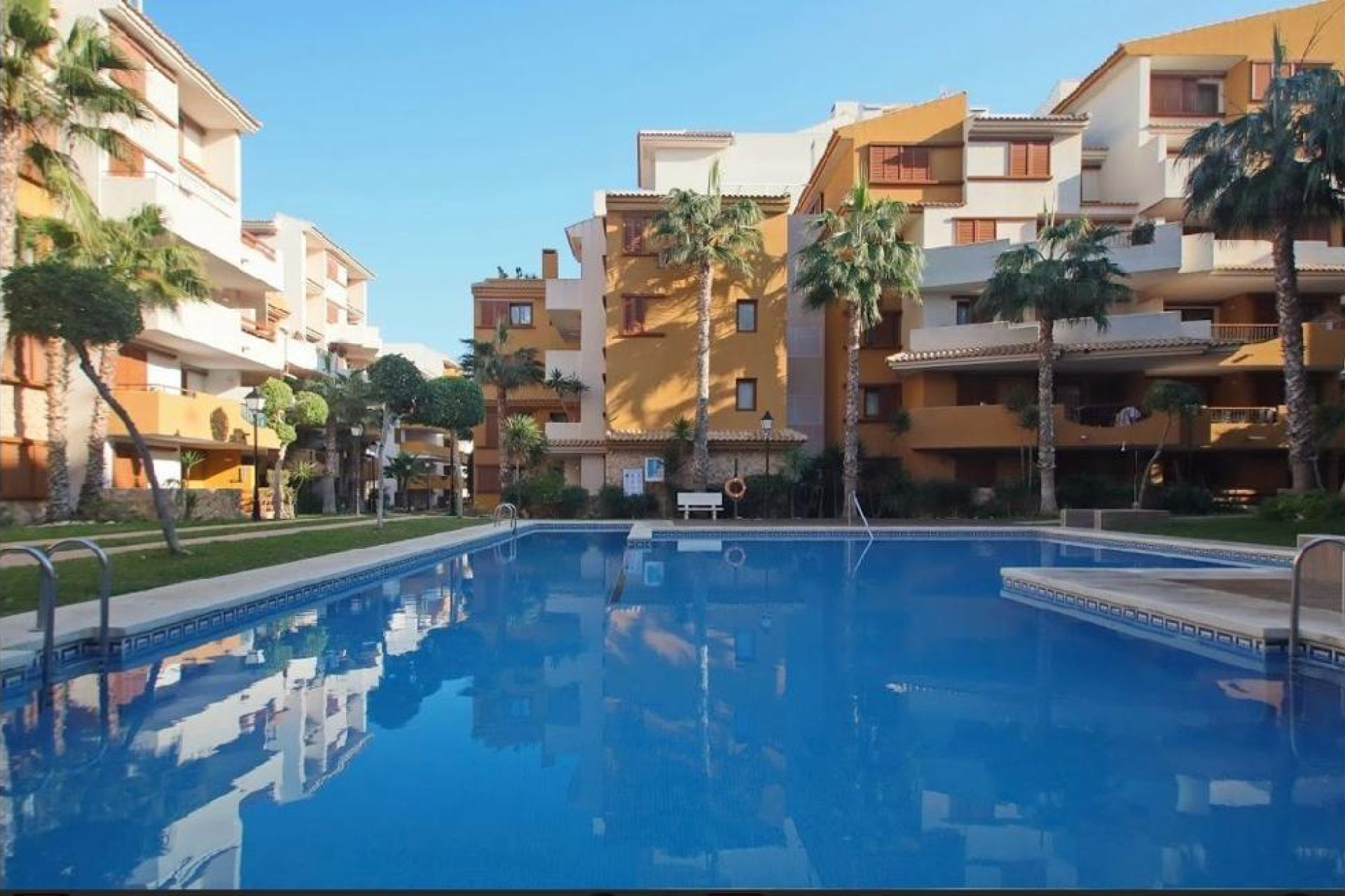 Resale - Apartment / flat - Torrevieja - Punta prima