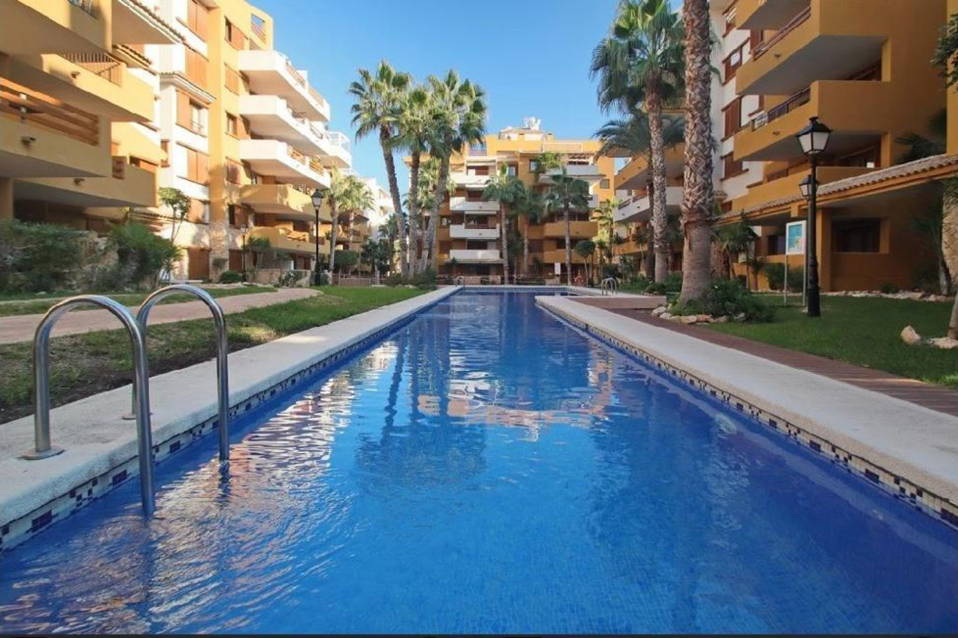 Resale - Apartment / flat - Torrevieja - Punta prima