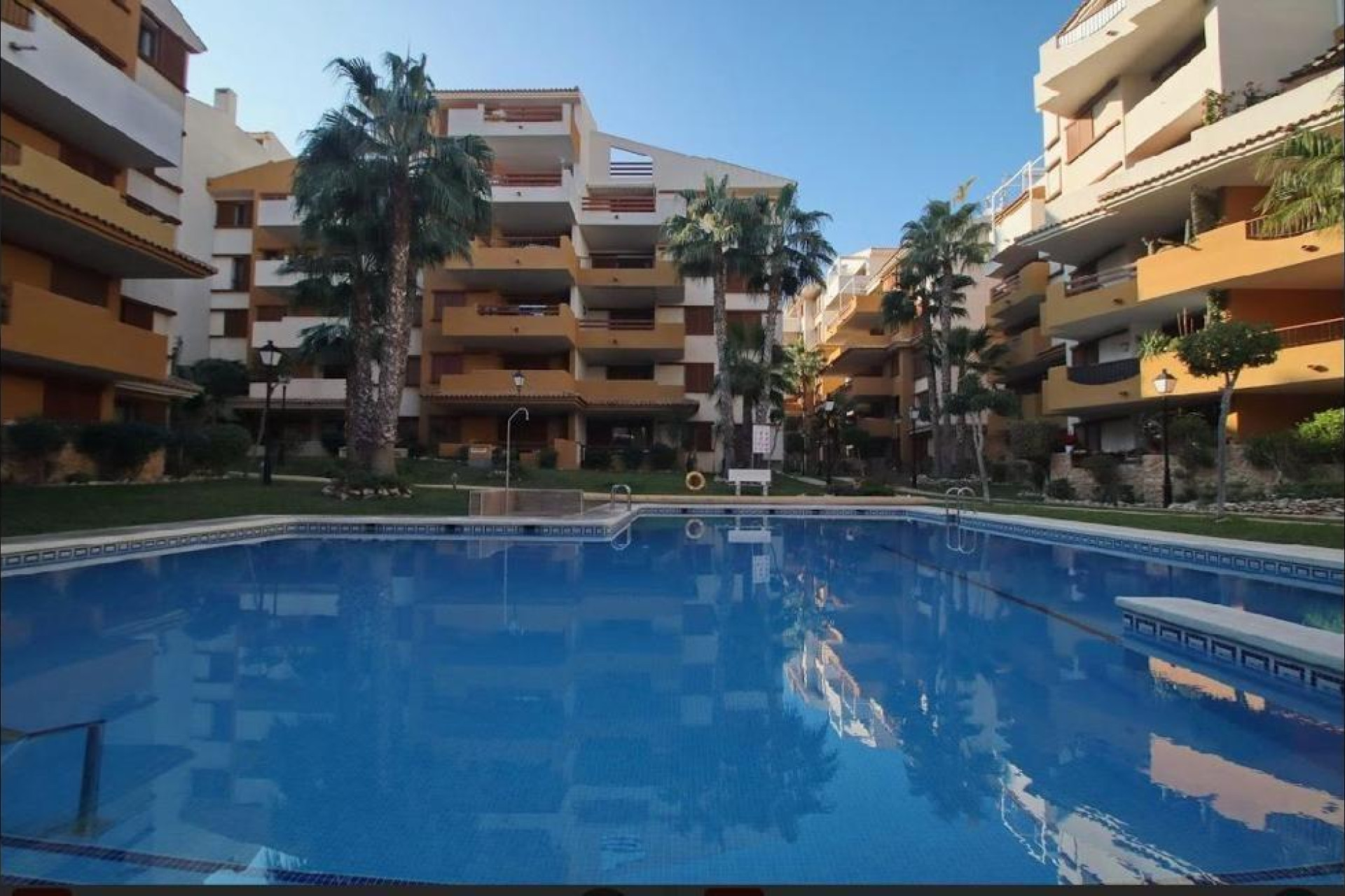 Resale - Apartment / flat - Torrevieja - Punta prima