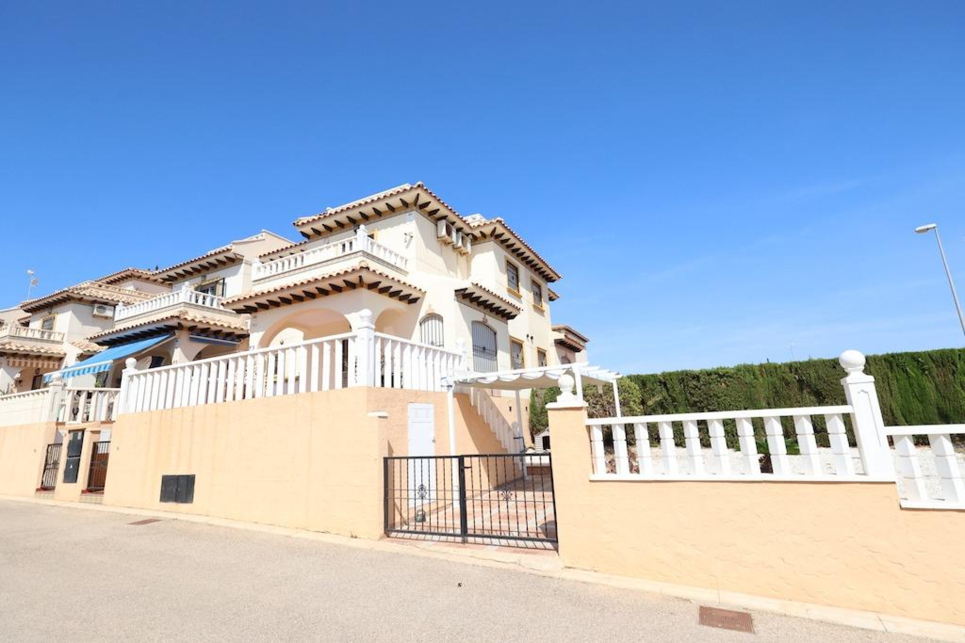 Resale - Bungalow - Orihuela Costa - Montezenia