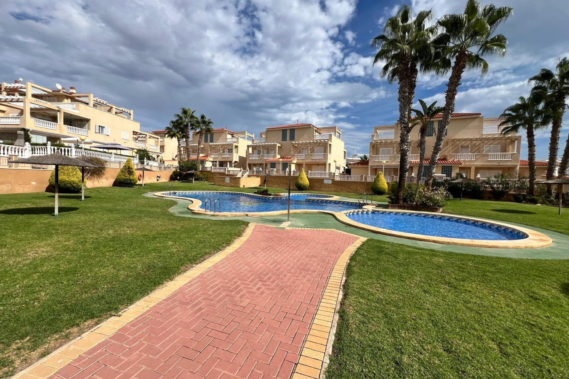 Resale - Bungalow - Orihuela Costa - Punta Prima