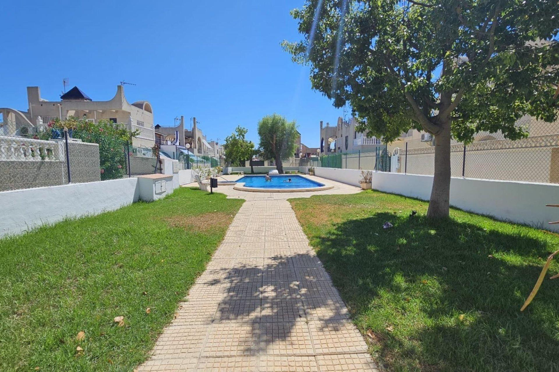 Resale - Bungalow - Torrevieja - Doña ines