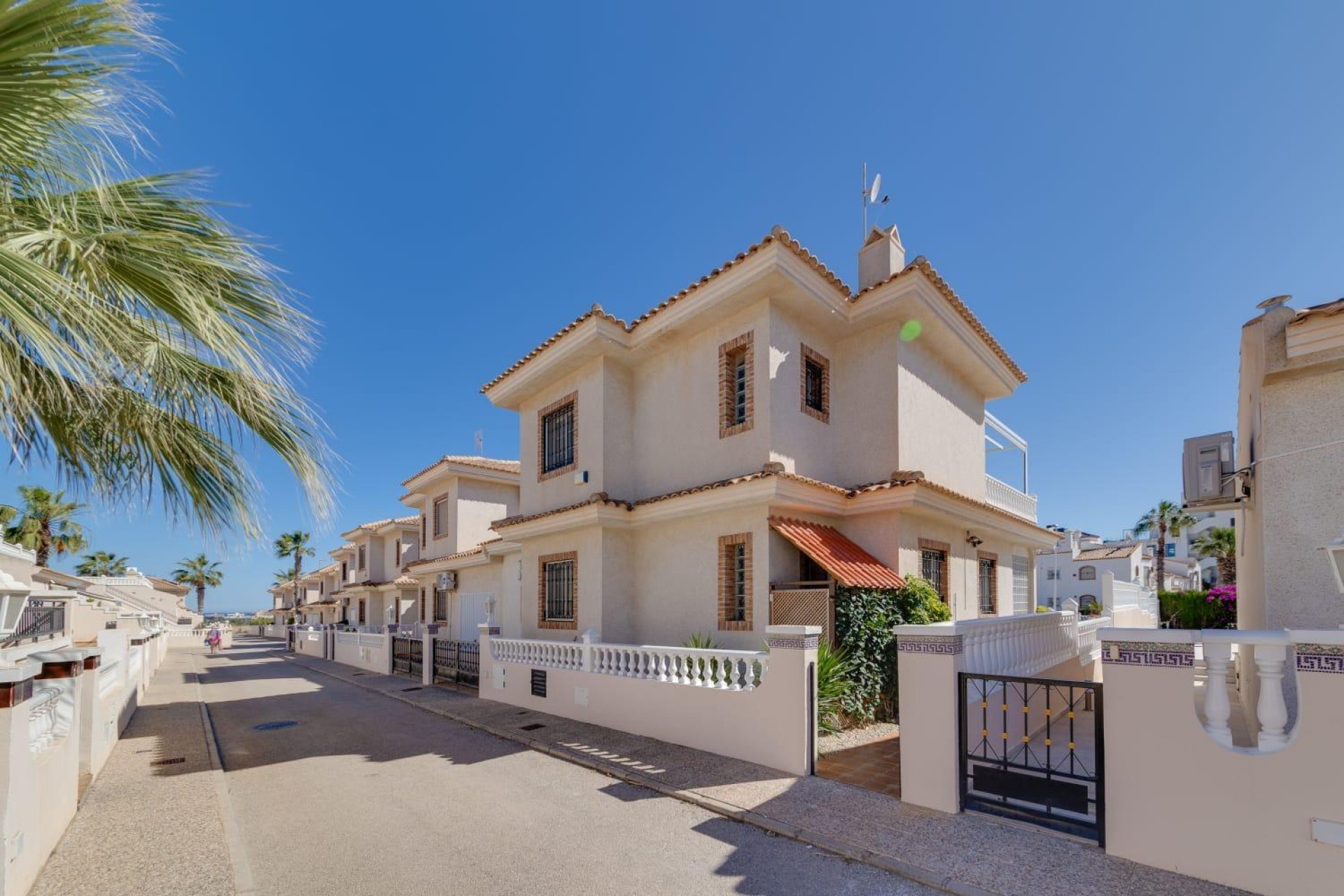 Resale - Villa - Orihuela Costa - Los Dolses