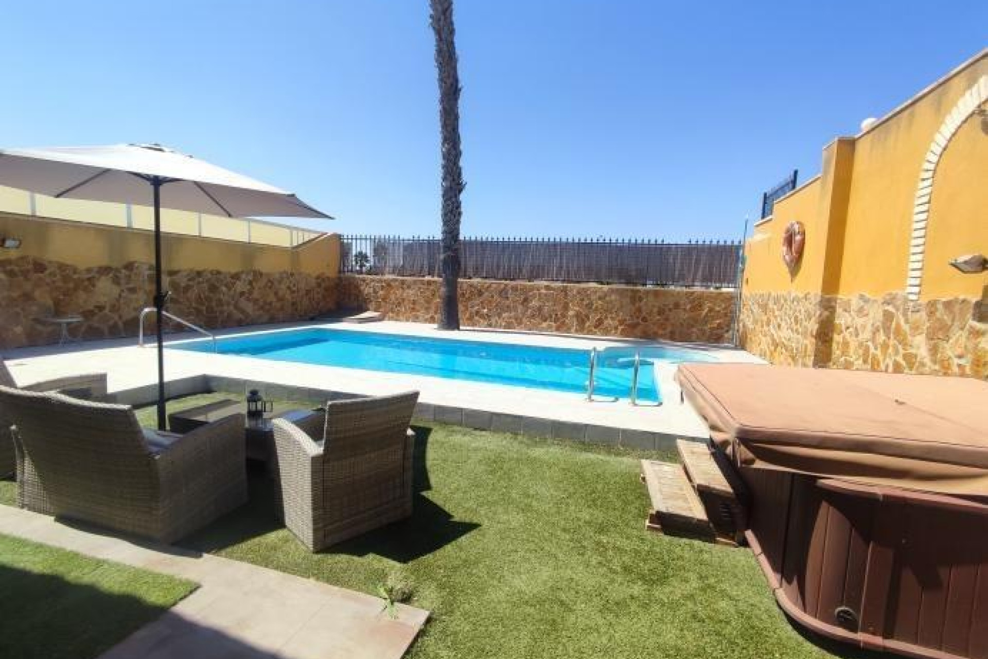 Resale - Villa - Torrevieja - Aguas nuevas 1