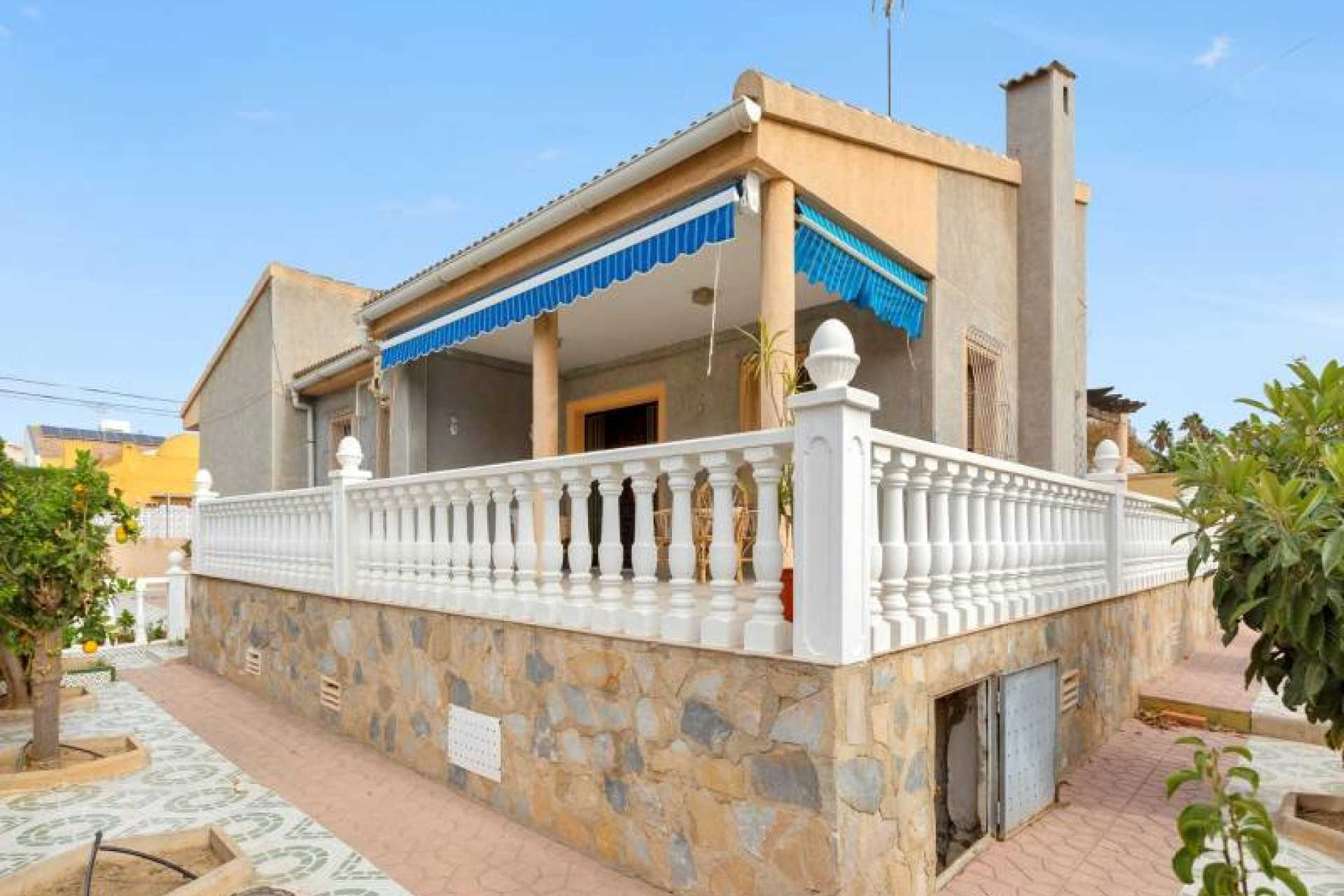 Resale - Villa - Torrevieja - Nueva Torrevieja