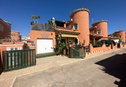 Villa - Resale - Orihuela Costa - Playa Flamenca