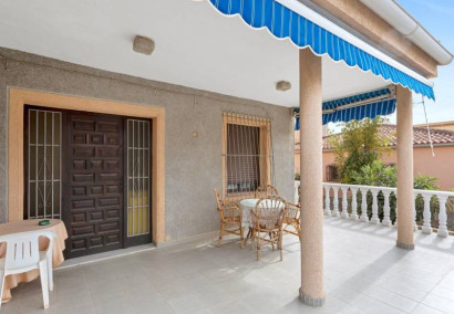 Villa - Resale - Torrevieja - Nueva Torrevieja