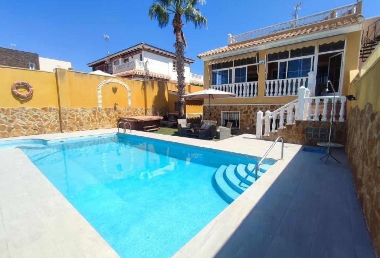 Reventa - Villa - Torrevieja - Aguas nuevas 1