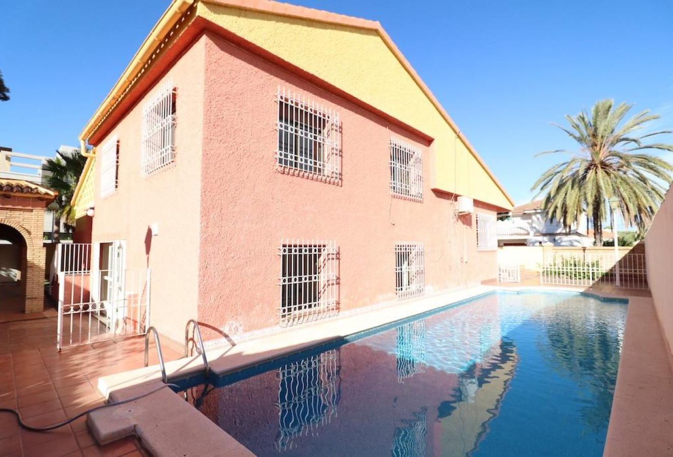 Reventa - Villa - Cabo Roig - MUY CERCA DE LA PLAYA