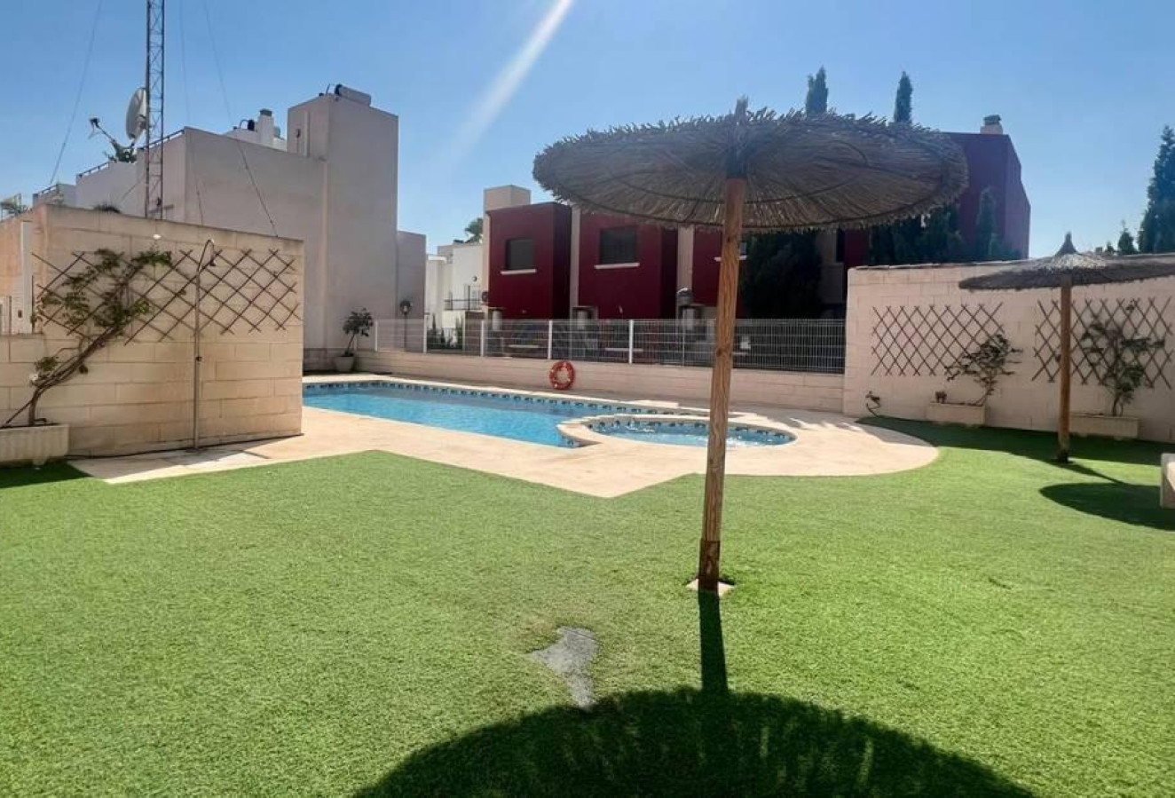 Reventa - Bungalow - Torrevieja - Aguas Nuevas