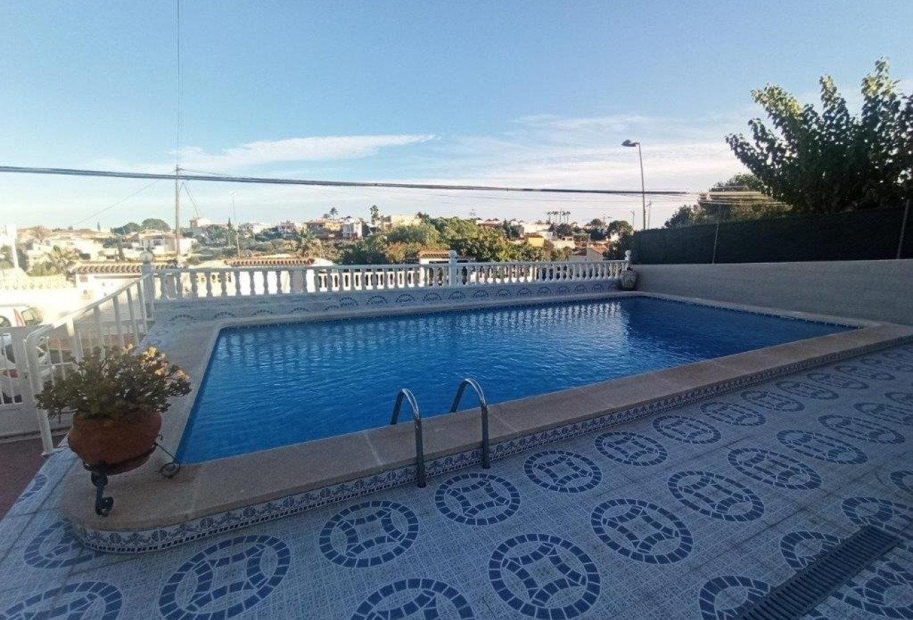 Reventa - Villa - Torrevieja - Los balcones