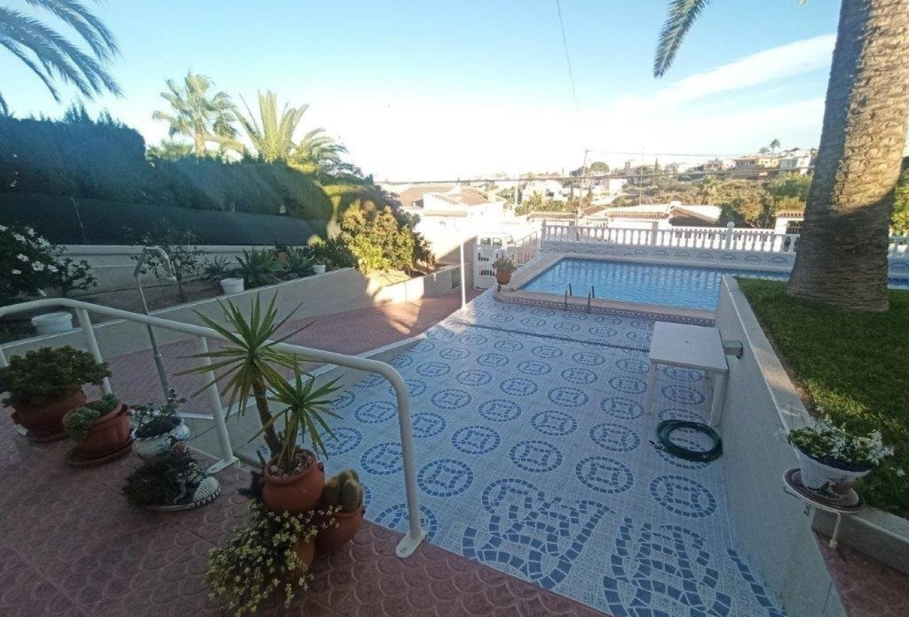 Reventa - Villa - Torrevieja - Los balcones