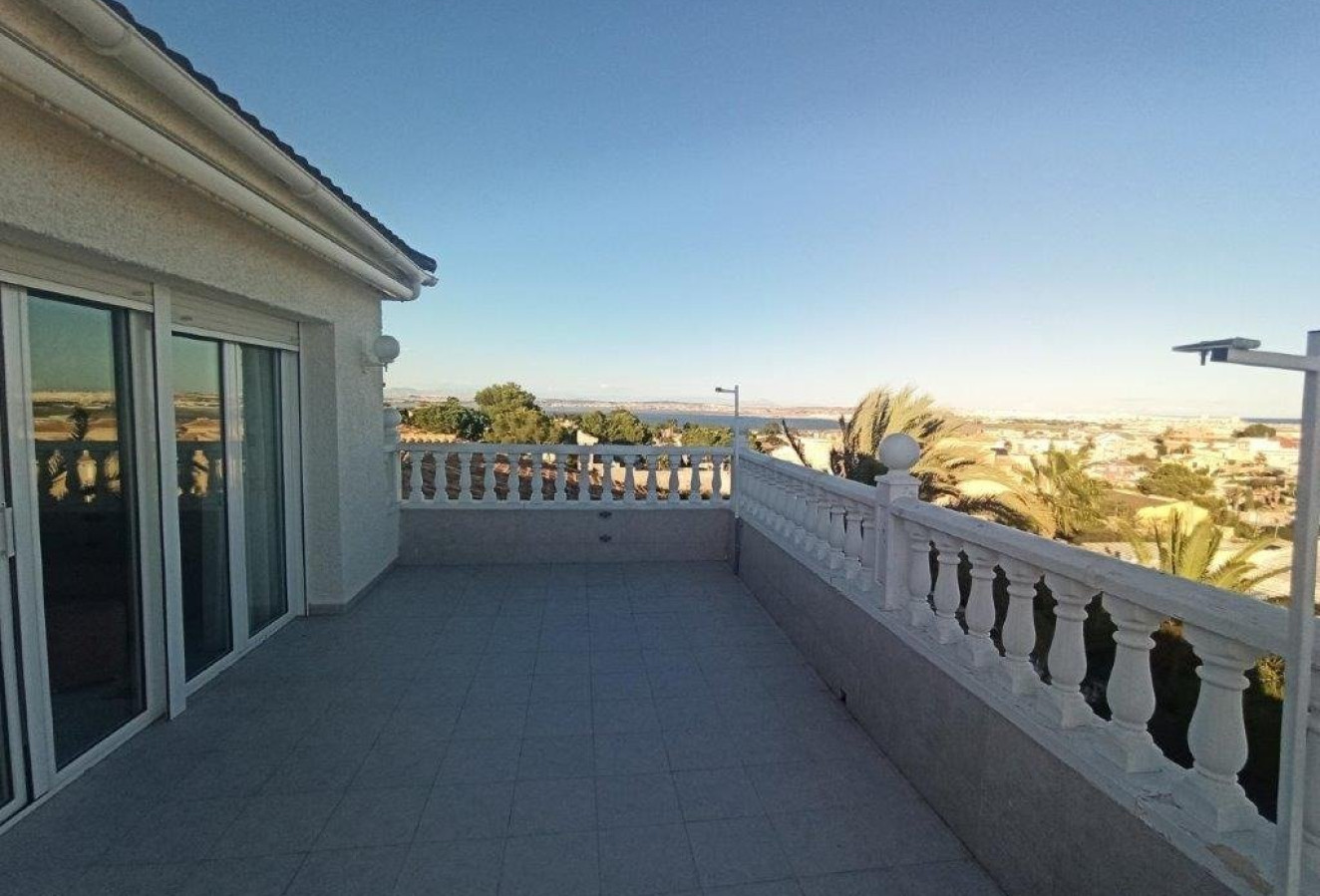 Reventa - Villa - Torrevieja - Los balcones